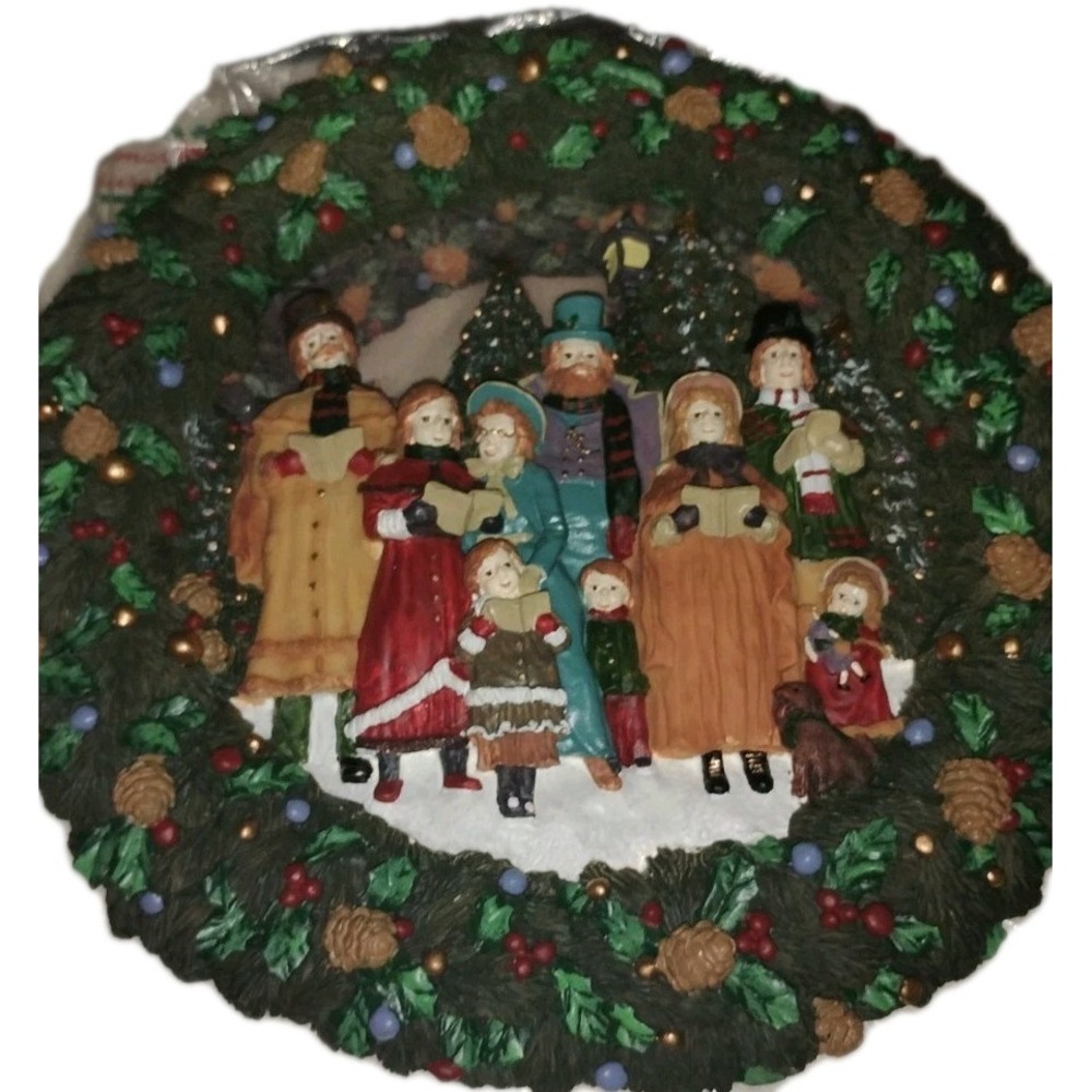 Vintage Christmas Treasures Resin Wreath Carolers old fashioned wall decor NEW